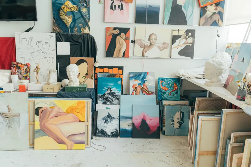 Voci di un'Italia nuova: le artiste contemporanee che stanno conquistando la scena internazionale